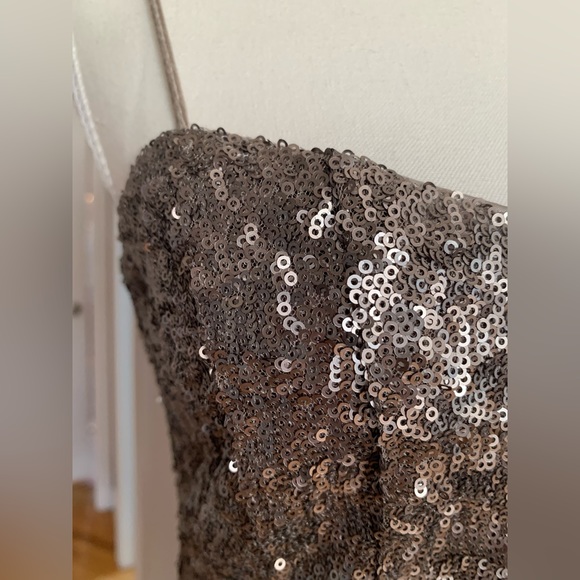 Sequin wiggle dress - Picture 2 of 4